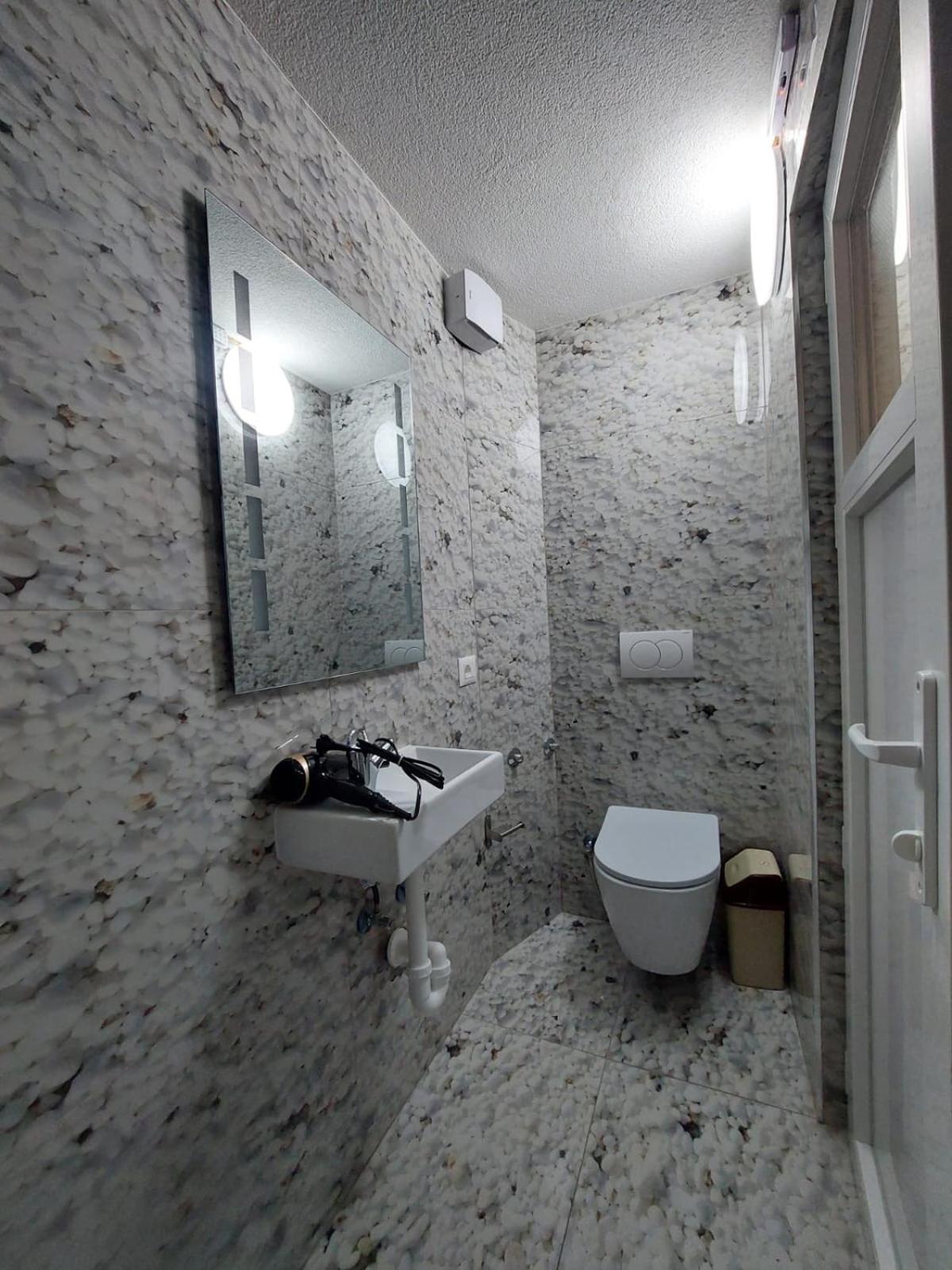 Hotel Inn 普里兹伦 外观 照片